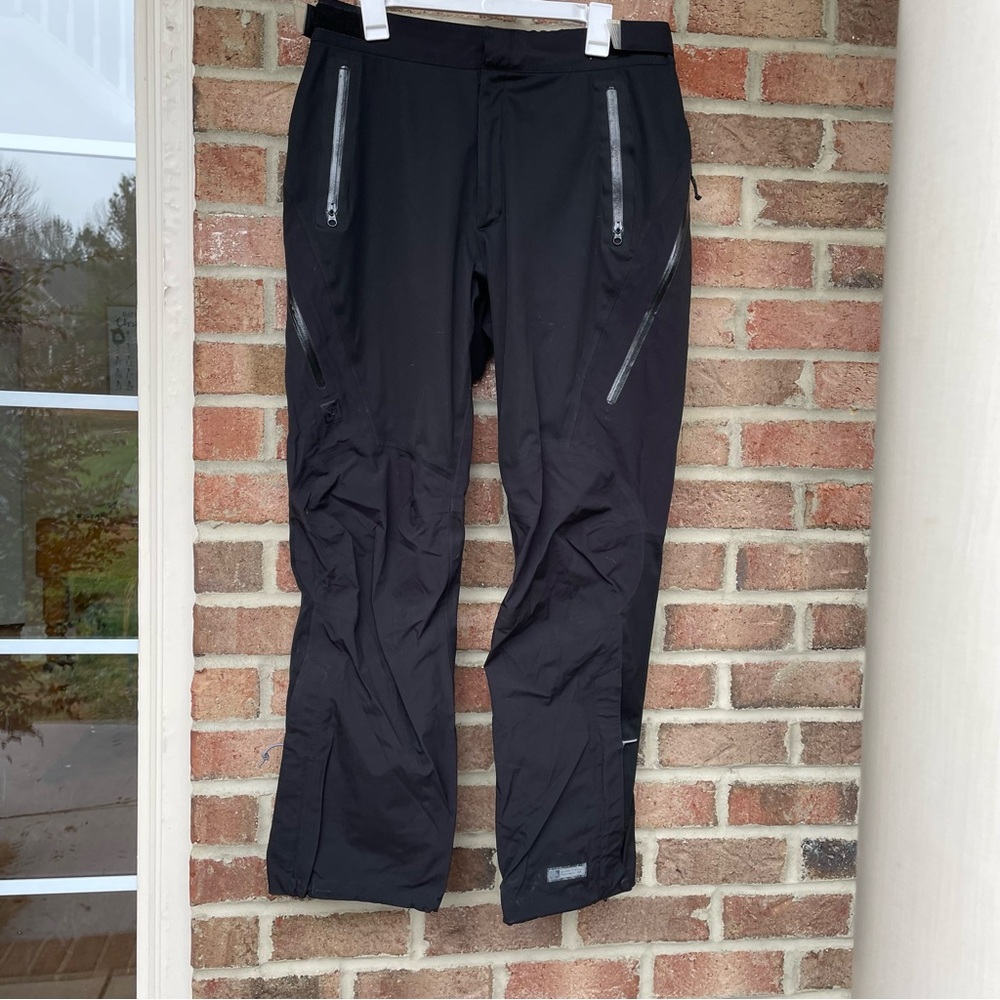 REI black outdoor active water repellent shell pants Women Large EUC